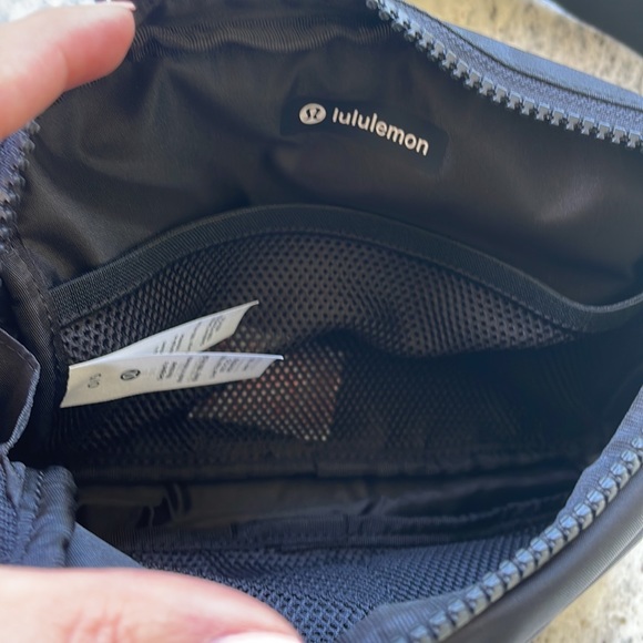 NWT Lululemon Everywhere Belt Bag Large Black - Picture 5 of 7